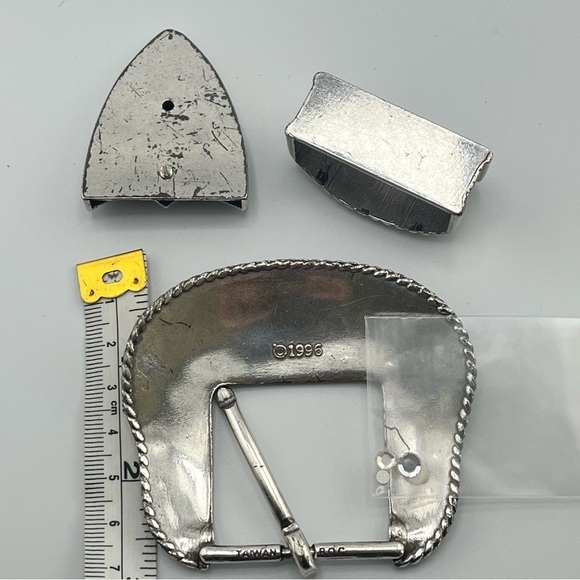 Western Belt Buckel Set Floral Scrollwork Crystal Embellishment Fits 1 1/2" - Picture 5 of 6